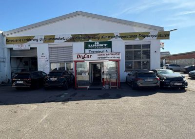 Außenansicht der Kfz-Werkstatt Dr. Car in Heilbronn – Fachbetrieb für Karosserie, Lackierung, Unfallinstandsetzung und Dellenentfernung