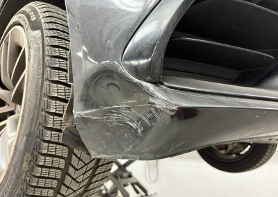 Schwerer Heckschaden hinten links an einer Mercedes-Benz Limousine – Professionelle Karosserieinstandsetzung und Richtarbeiten bei Dr. Car in Heilbronn.